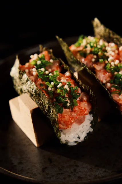 Salmon Hand Roll